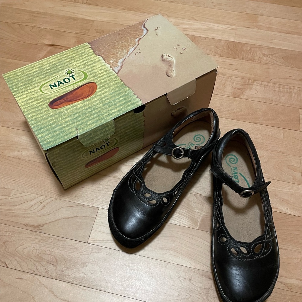 Naot  Mary Janes